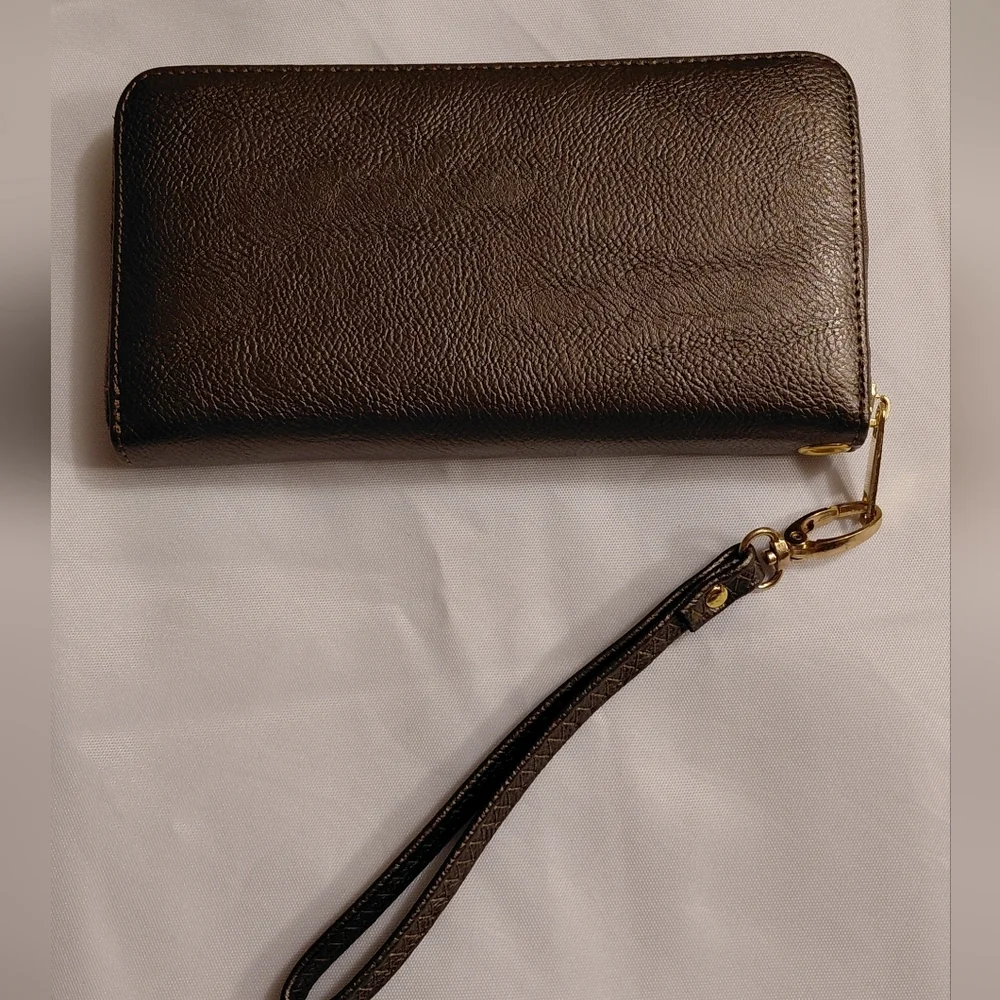 Zip Around Clutch Wallet with a detachable wristlet - Picture 2 of 4